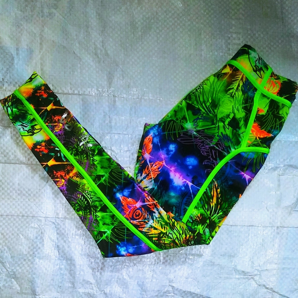 Zumba Rock Out Piped Leggings sz Medium Marvelous Small Spicy green blue purple